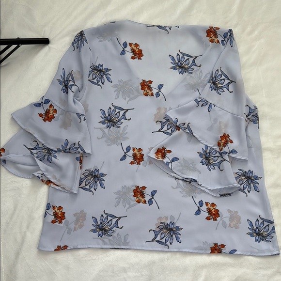 LUSH SIZE M | Floral V-Neck Blouse - Blue and Orange | Flare SLEEVE - Picture 7 of 7